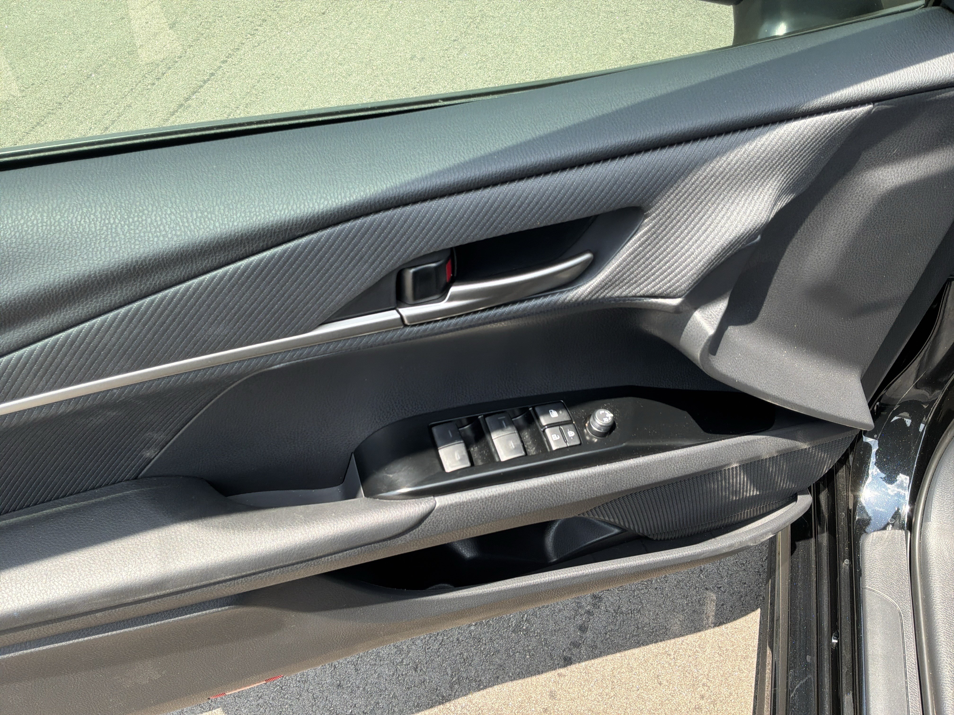 Used 2026 Toyota Camry Hybrid FWD image 15