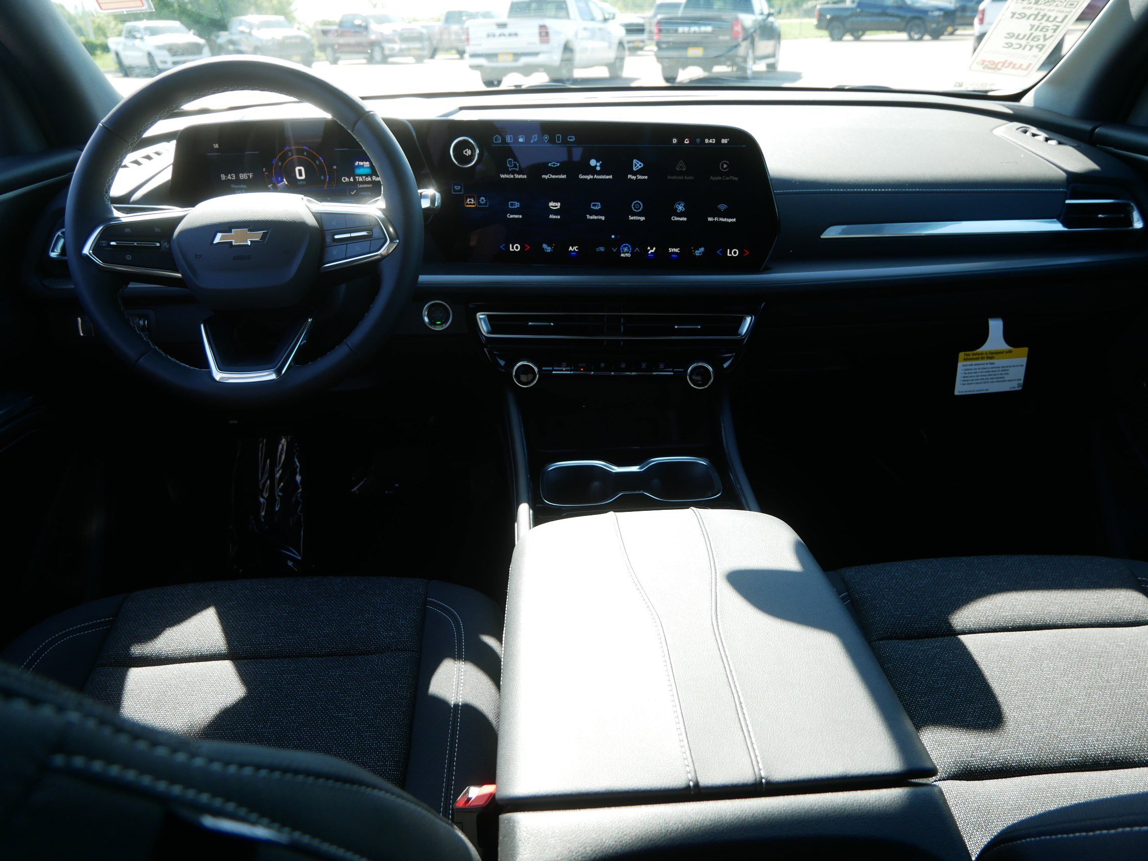 Used 2025 Chevrolet Traverse LT image 10