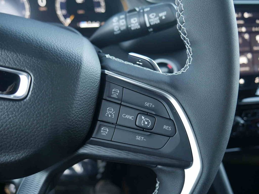 New 2025 Jeep Grand Cherokee Altitude image 39