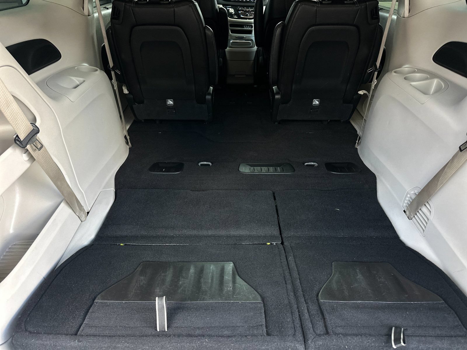 Used 2023 Chrysler Pacifica Touring-L FWD image 15
