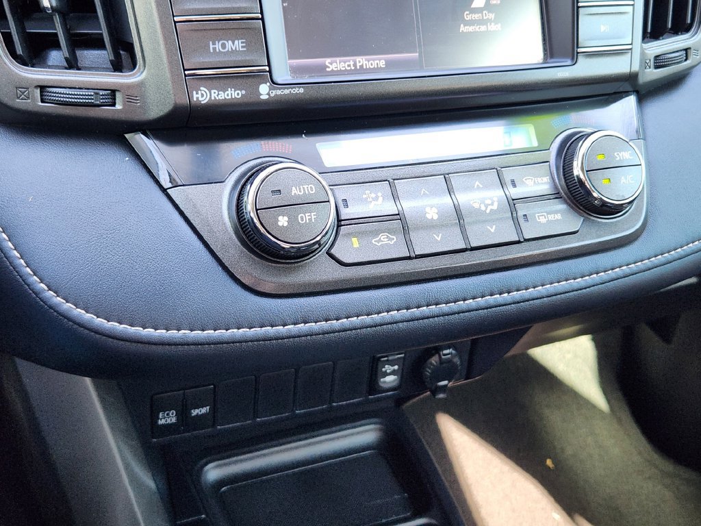 Used 2015 Toyota RAV4 XLE FWD image 21
