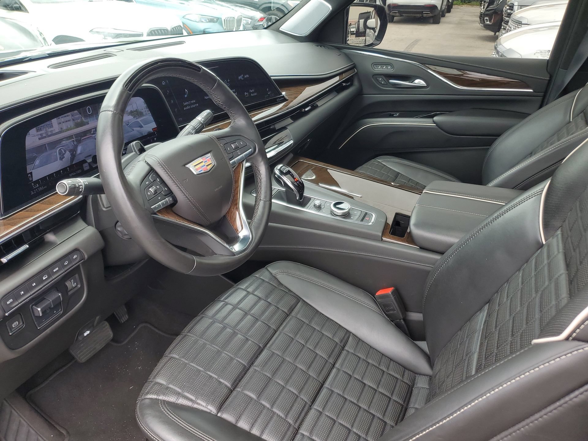 Used 2024 Cadillac Escalade Premium Luxury Platinum AWD/4WD image 20