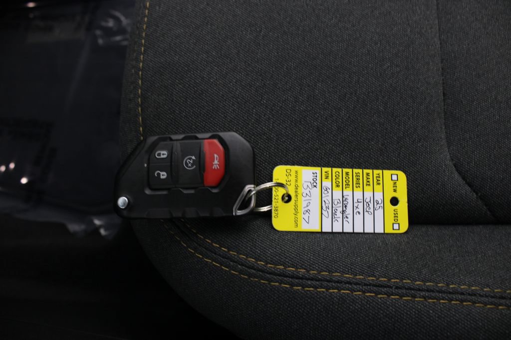 Used 2025 Jeep Wrangler Unlimited Sahara AWD/4WD image 7