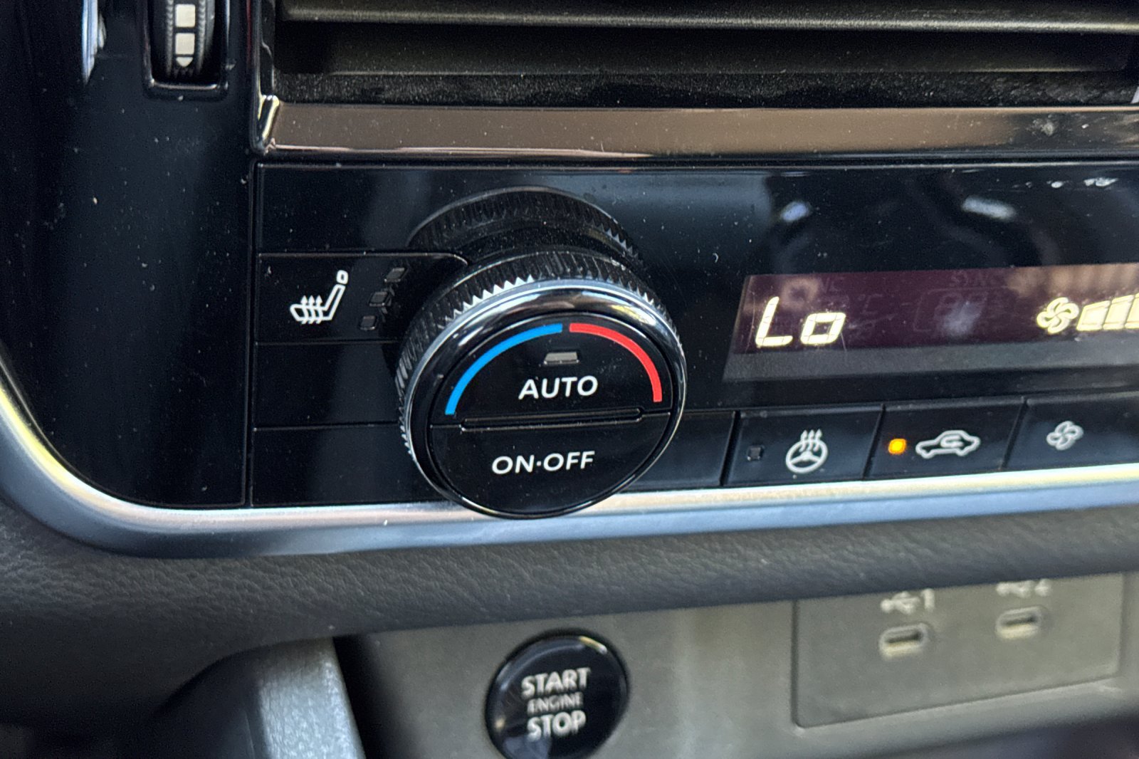 Used 2024 Nissan Rogue SL AWD/4WD image 30