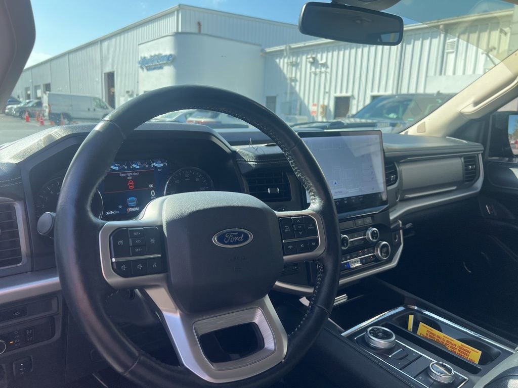 Used 2023 Ford Expedition Max XLT image 9