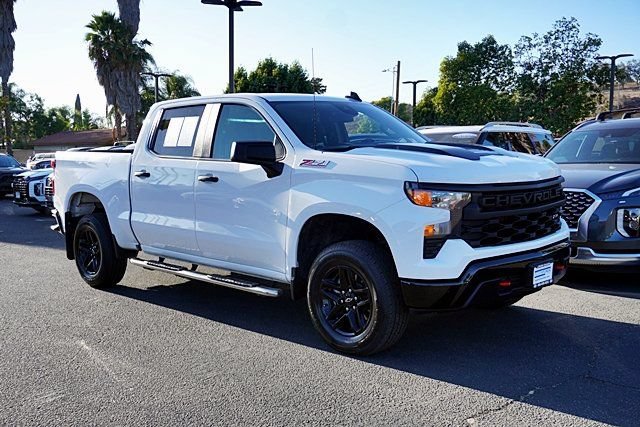 Used 2024 Chevrolet Silverado 1500 Custom Trail Boss AWD/4WD image 2