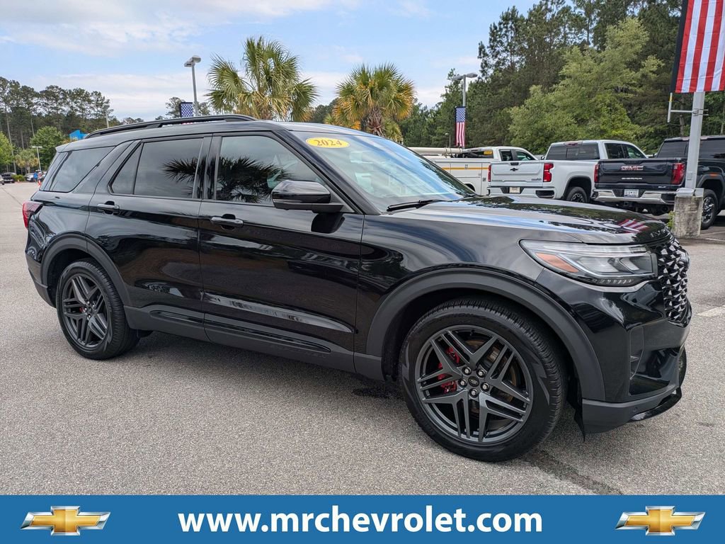 Used 2025 Ford Explorer ST AWD/4WD image 1