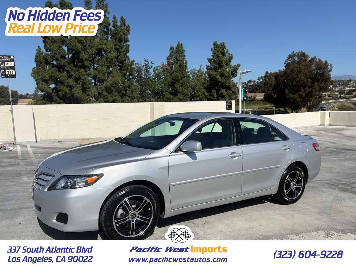 Used 2010 Toyota Camry LE FWD image 1