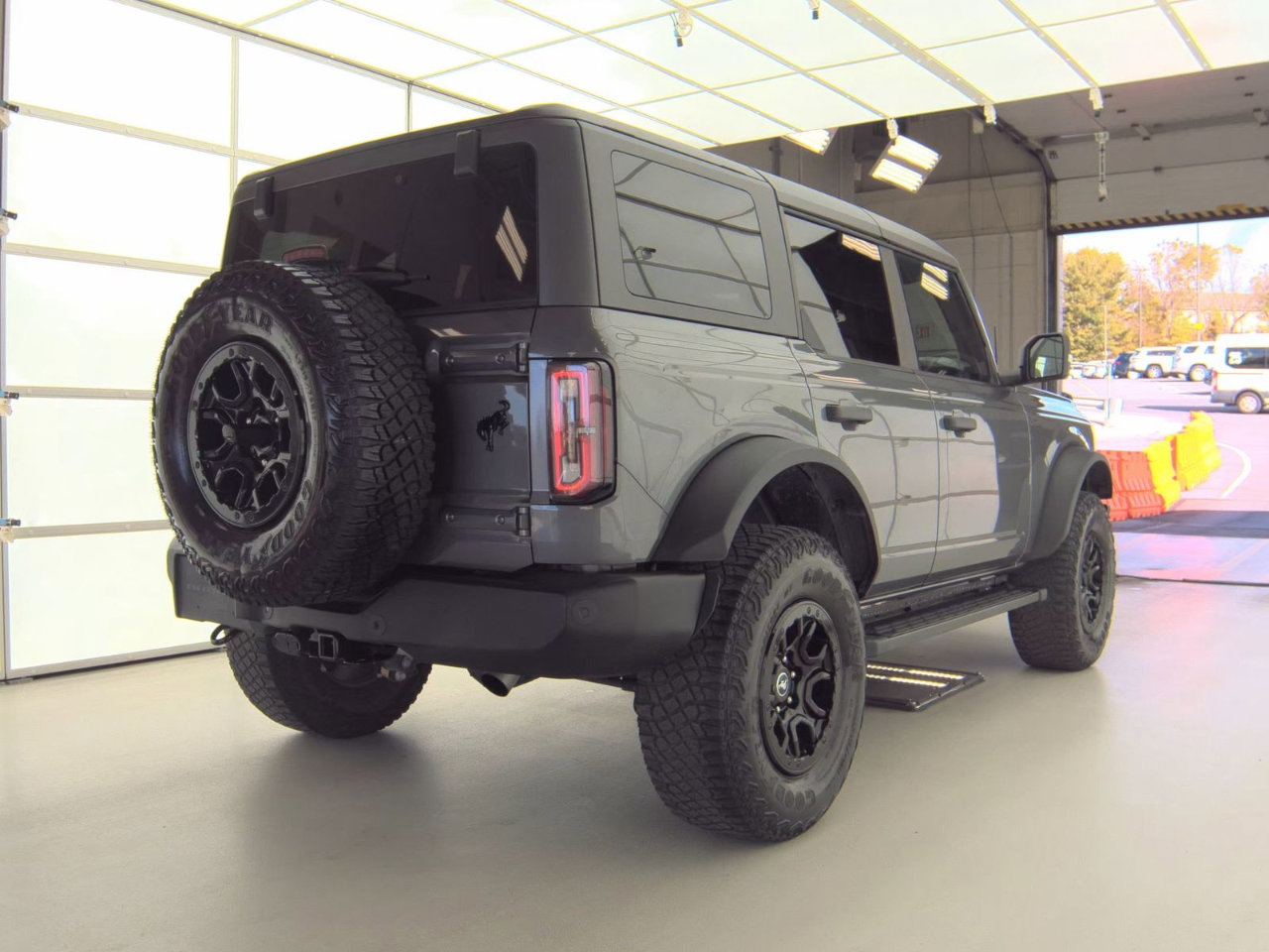 Used 2022 Ford Bronco Wildtrak image 2