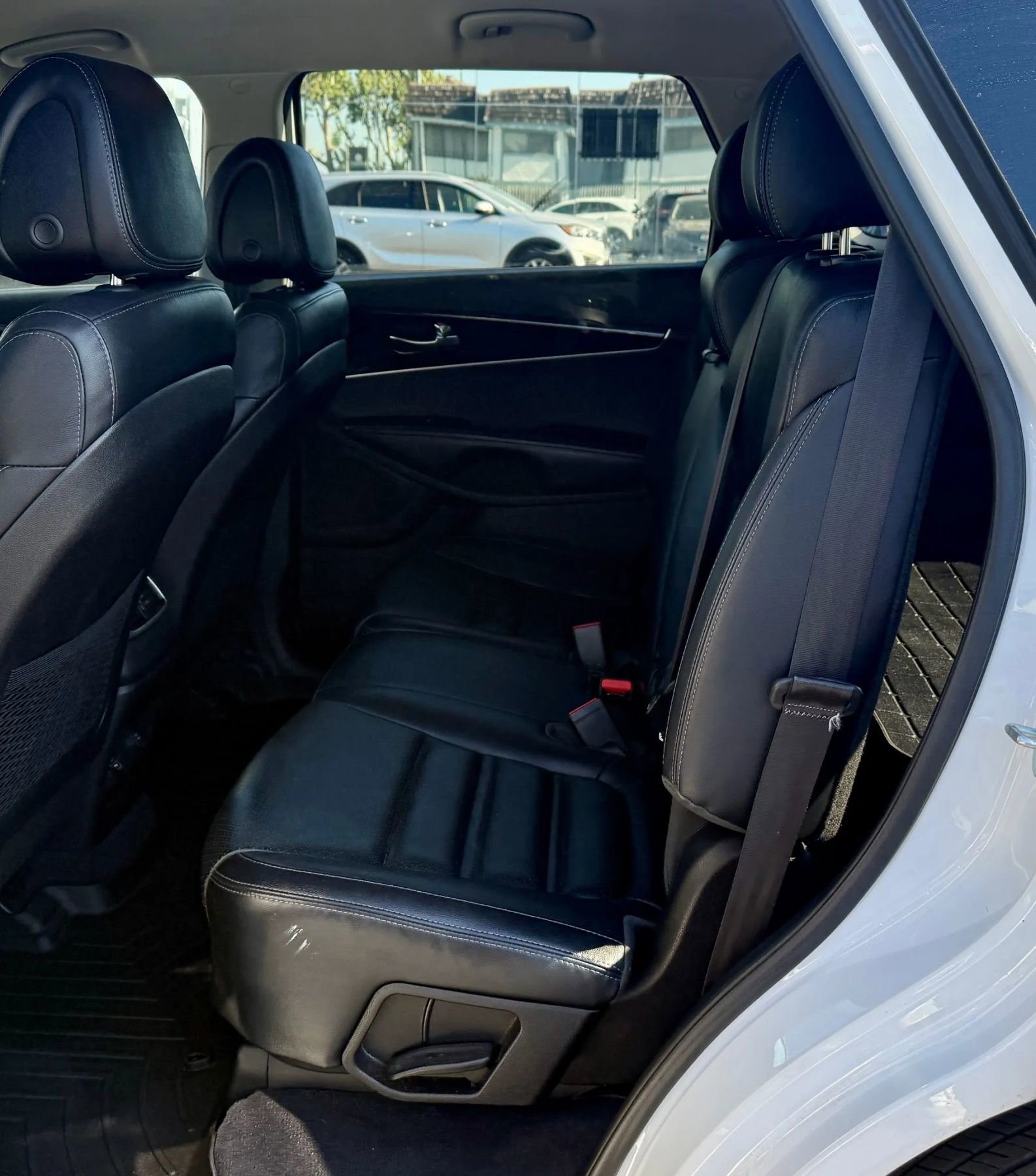 Used 2016 Kia Sorento EX image 9