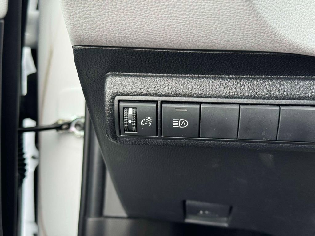 Used 2022 Toyota Corolla SE image 18