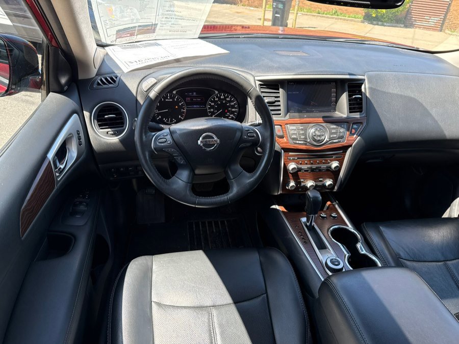 Used 2017 Nissan Pathfinder Platinum w/ Cargo Package AWD/4WD image 13