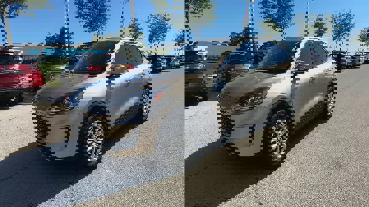 Used 2020 Ford Escape SE image 4