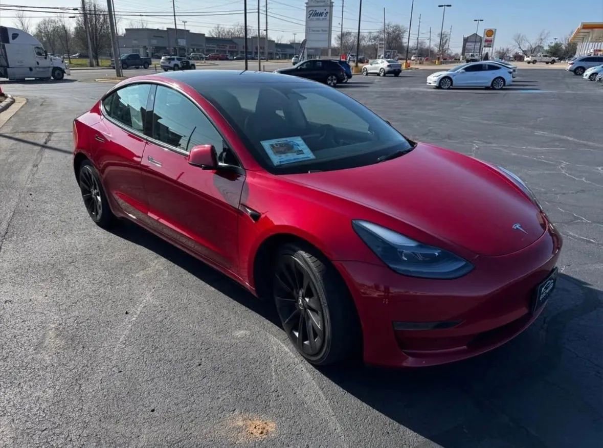 Used 2023 Tesla Model 3 Standard Range image 4