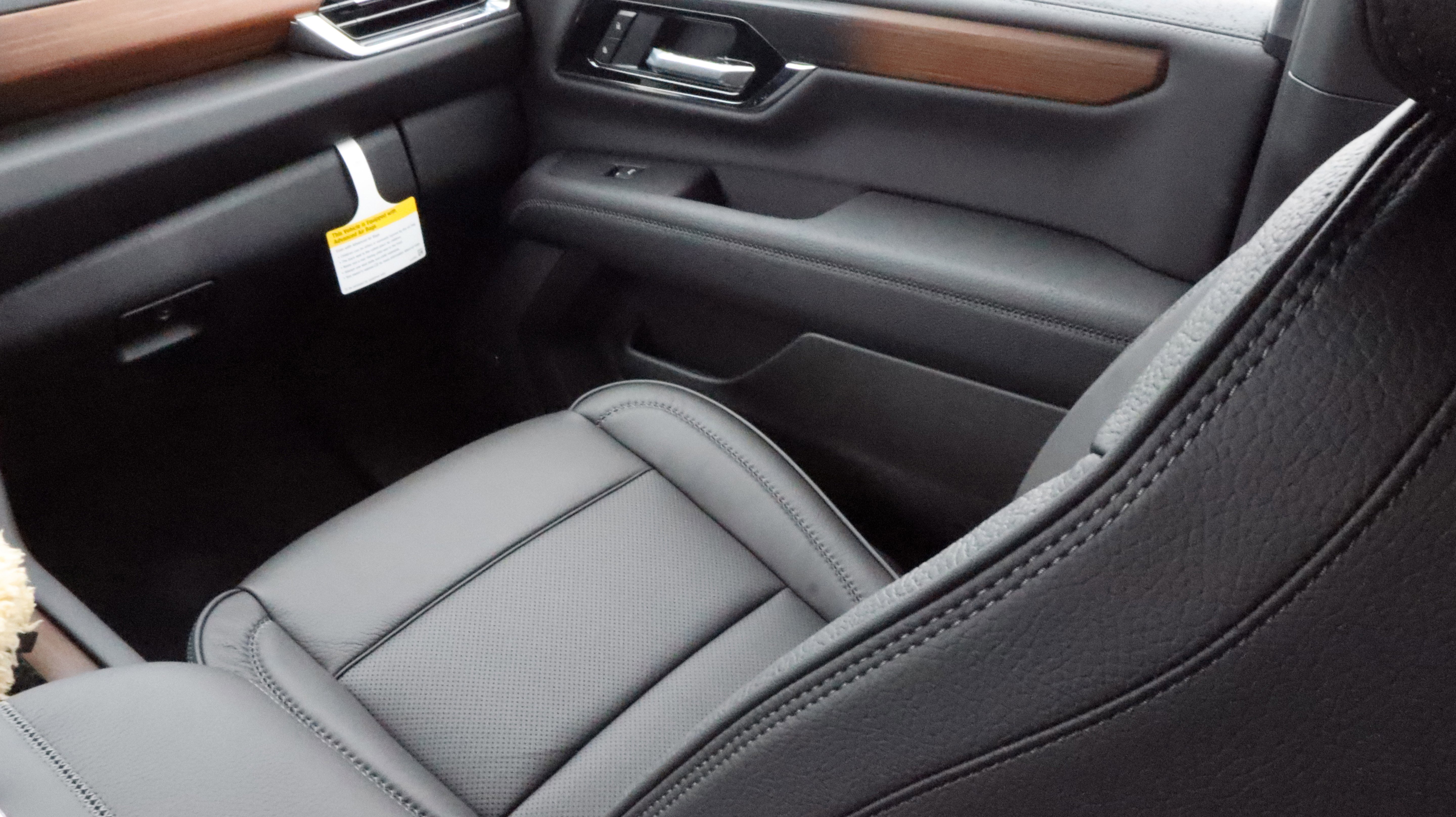 New 2026 GMC Yukon XL Denali w/ Denali Reserve Package image 12