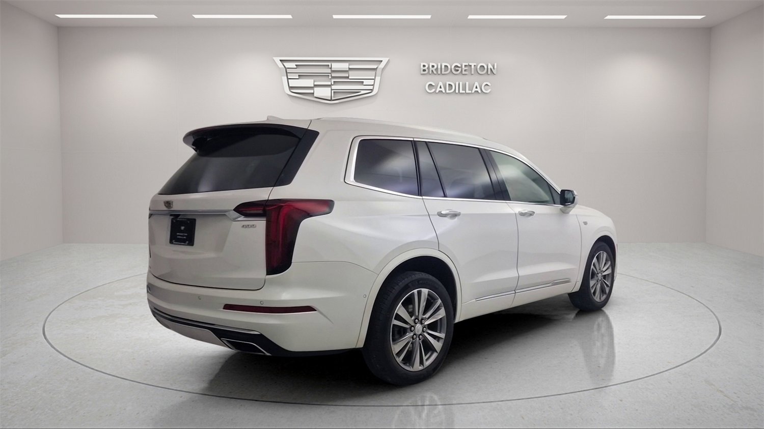 Used 2022 Cadillac XT6 Premium Luxury w/ Platinum Package image 3