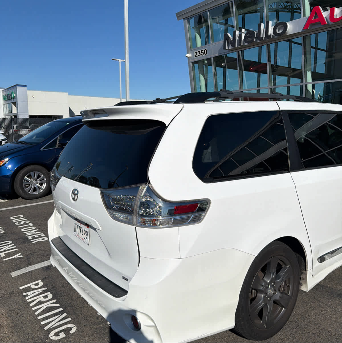 Used 2017 Toyota Sienna SE FWD image 13