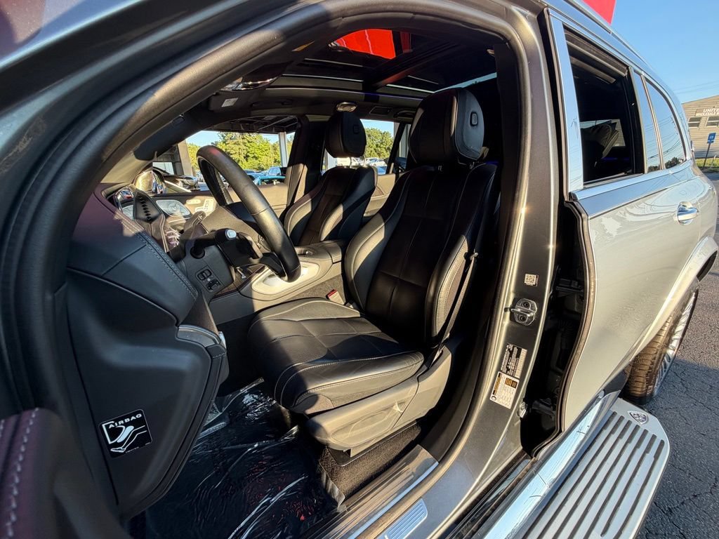Used 2023 Mercedes-Benz Maybach GLS 600 4MATIC image 47