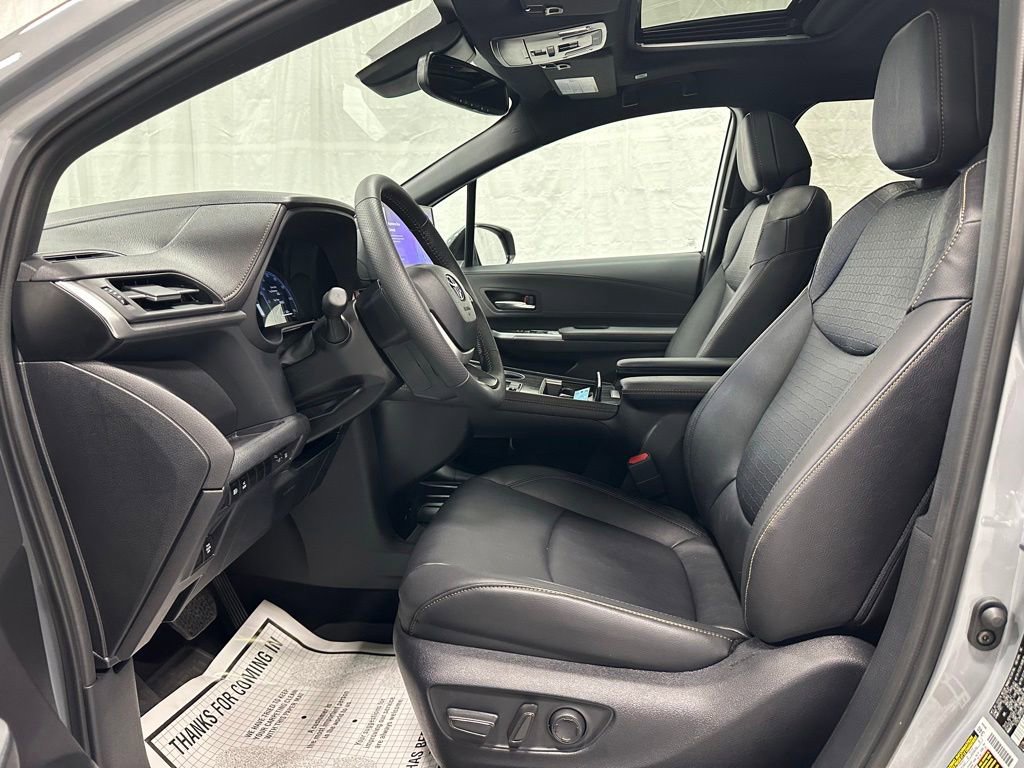 Used 2026 Toyota Sienna XLE Woodland Edition AWD/4WD image 35