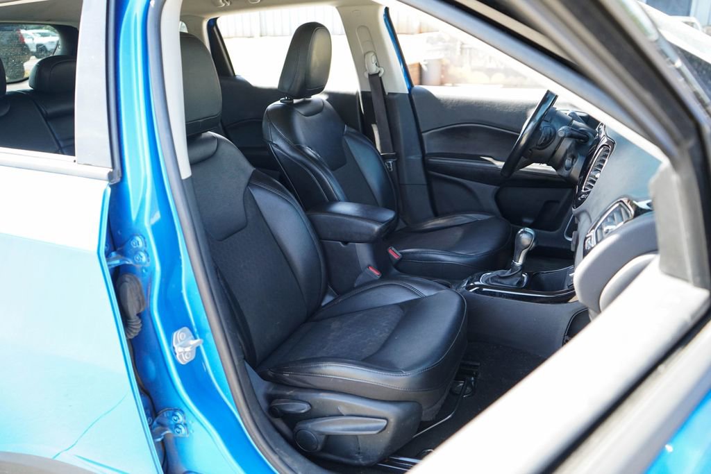 Used 2019 Jeep Compass Latitude FWD image 13