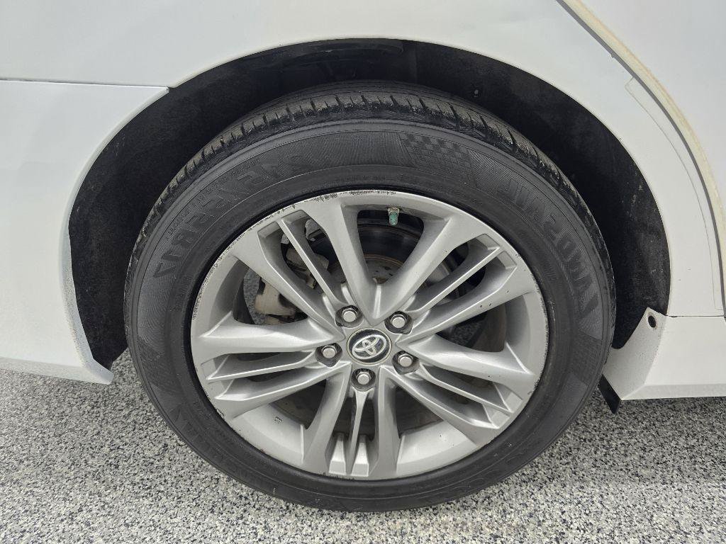 Used 2017 Toyota Camry SE w/ Moonroof Package FWD image 33