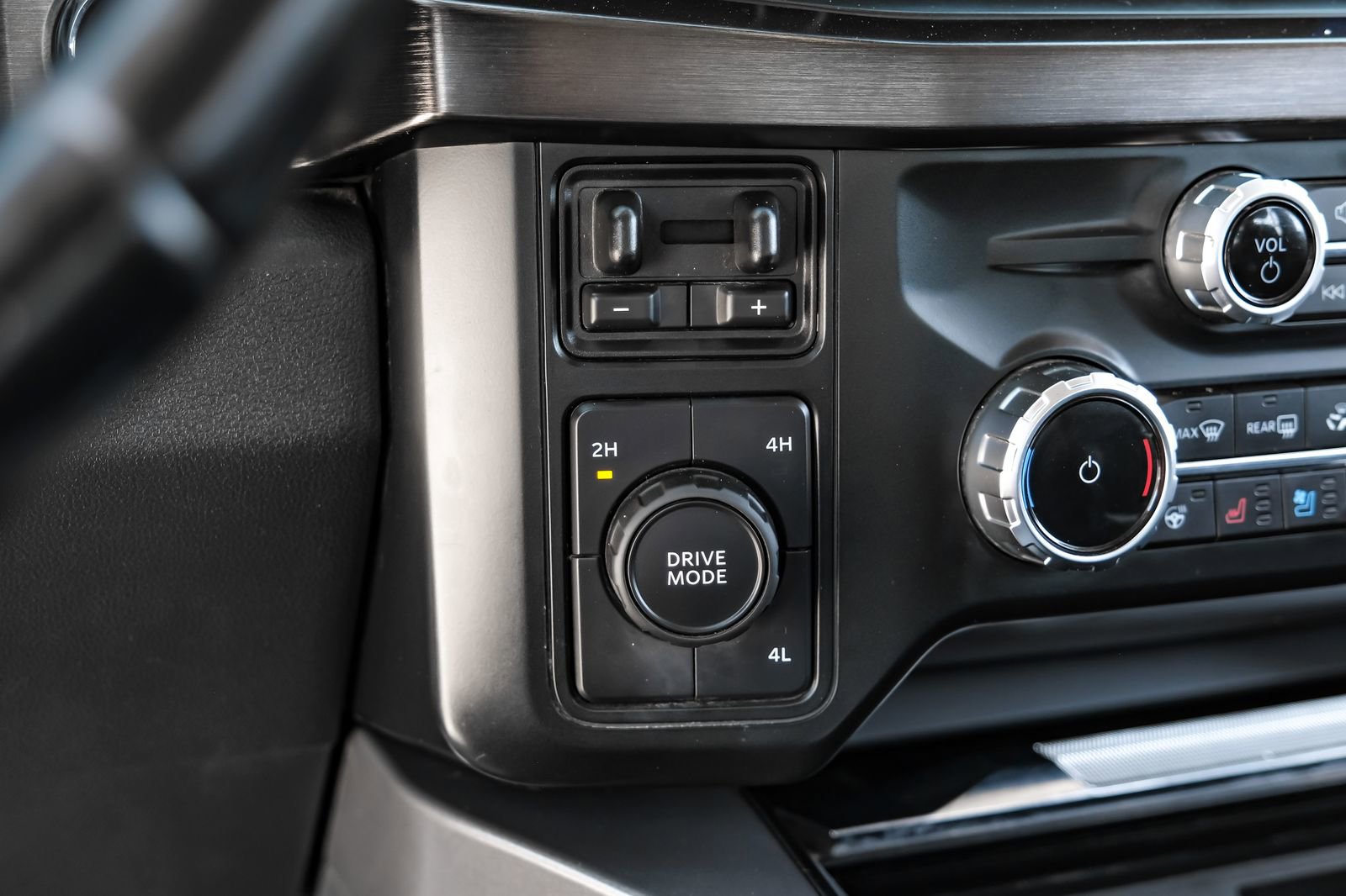 Used 2023 Ford F350 Lariat image 27