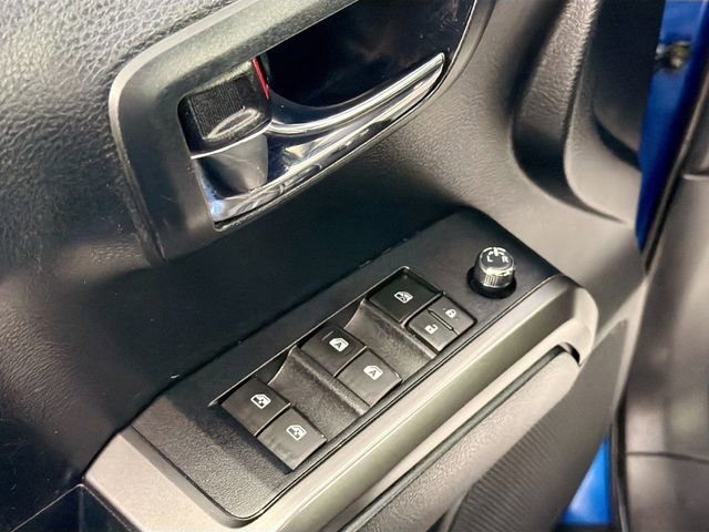 Used 2016 Toyota Tacoma SR5 AWD/4WD image 18