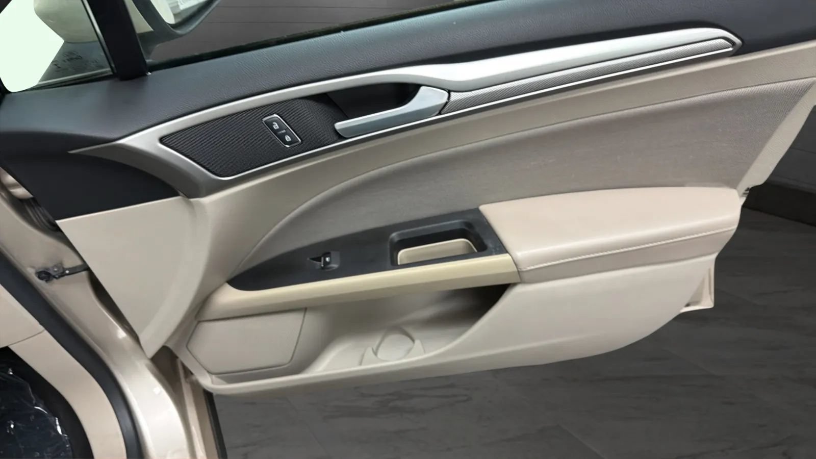 Used 2019 Ford Fusion SE FWD image 18