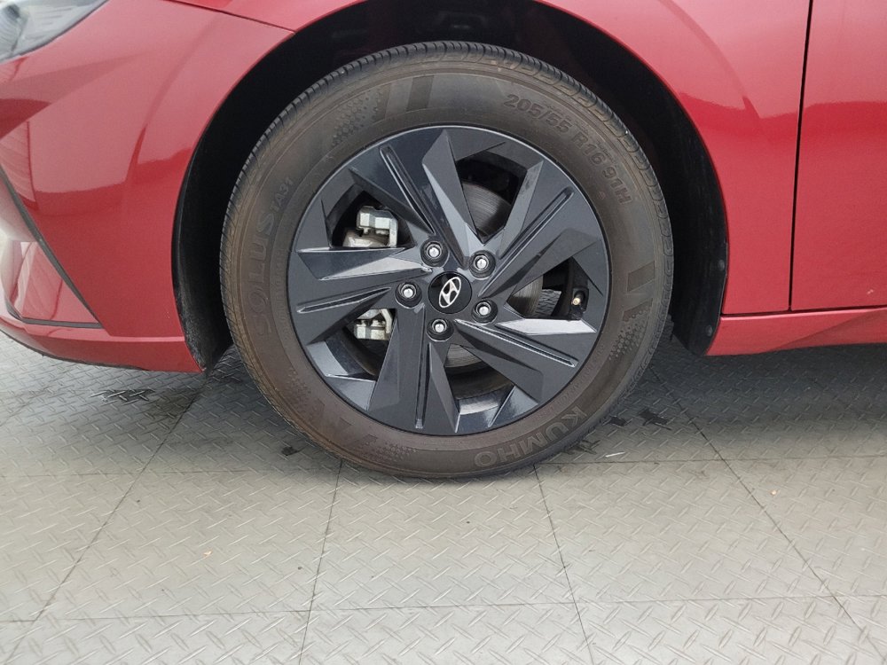 Used 2023 Hyundai Elantra SEL w/ Preferred Accessory Package image 31