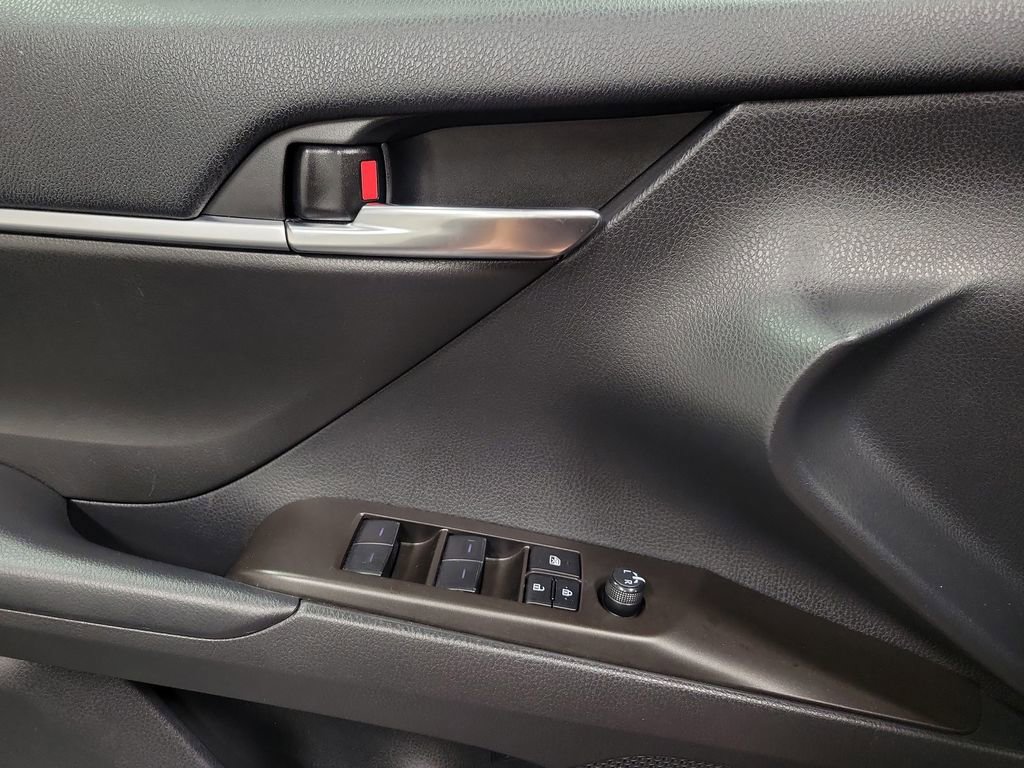 Used 2023 Toyota Camry SE w/ Cold Weather Package FWD image 19