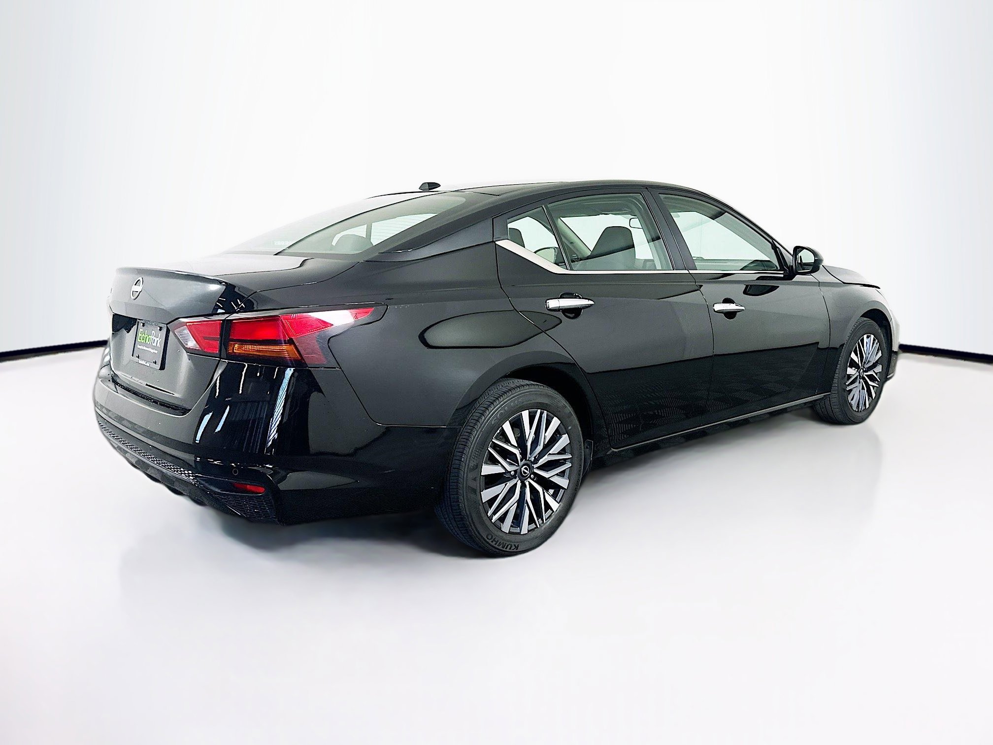 Used 2025 Nissan Altima 2.5 SV FWD image 9