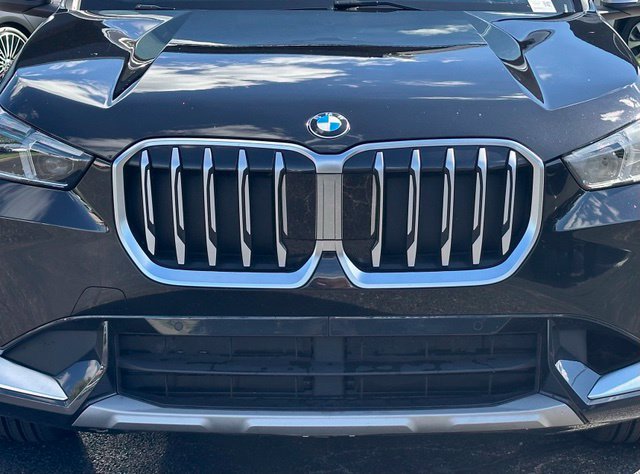 Used 2024 BMW X1 xDrive28i AWD/4WD image 3