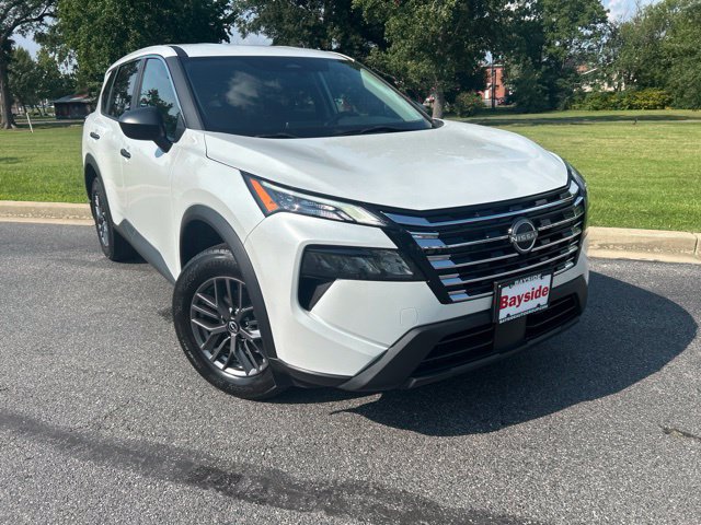 Used 2024 Nissan Rogue S AWD/4WD image 2
