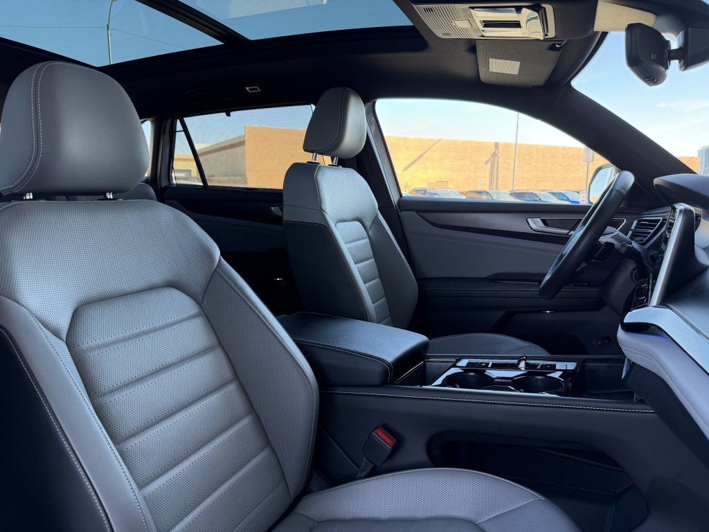 Used 2024 Volkswagen Atlas Cross Sport SEL R-Line image 46