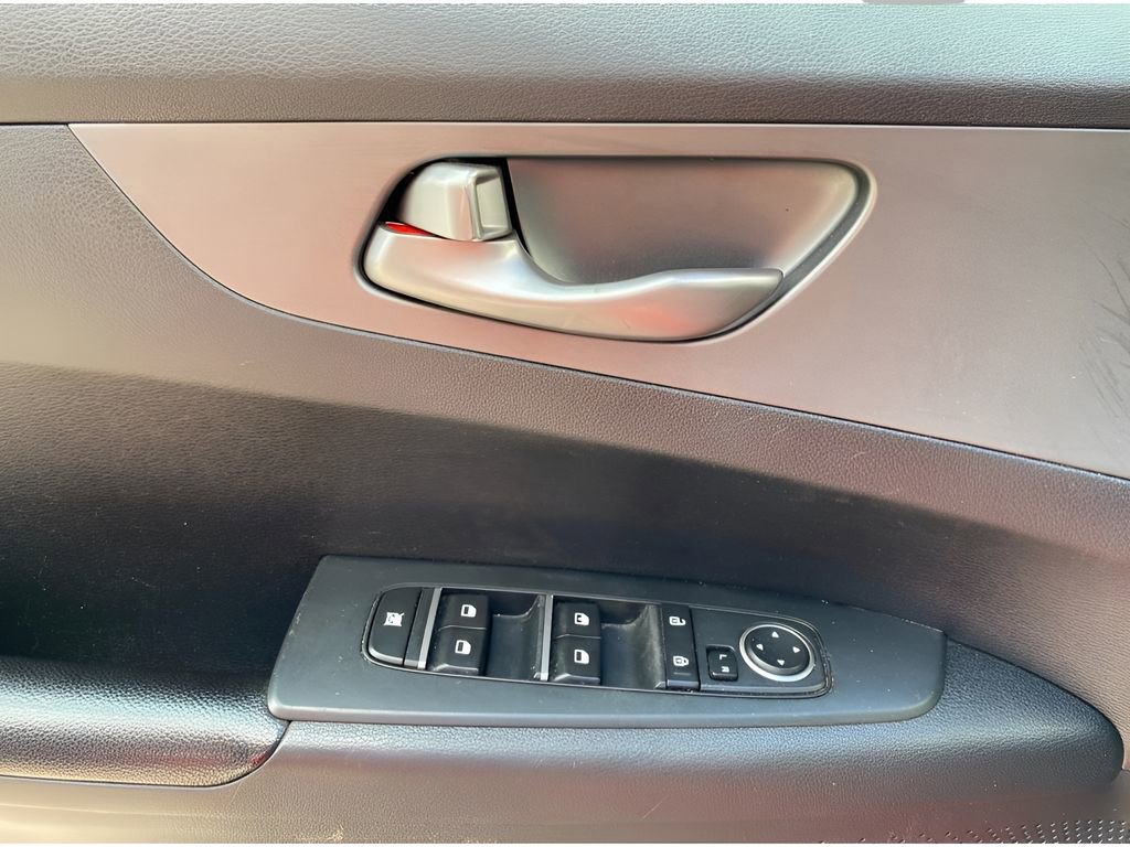 Used 2020 Kia Forte LXS FWD image 19