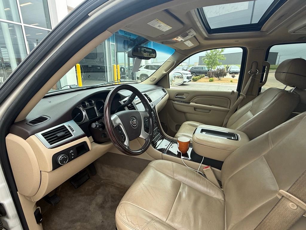 Used 2012 Cadillac Escalade Luxury AWD/4WD image 10