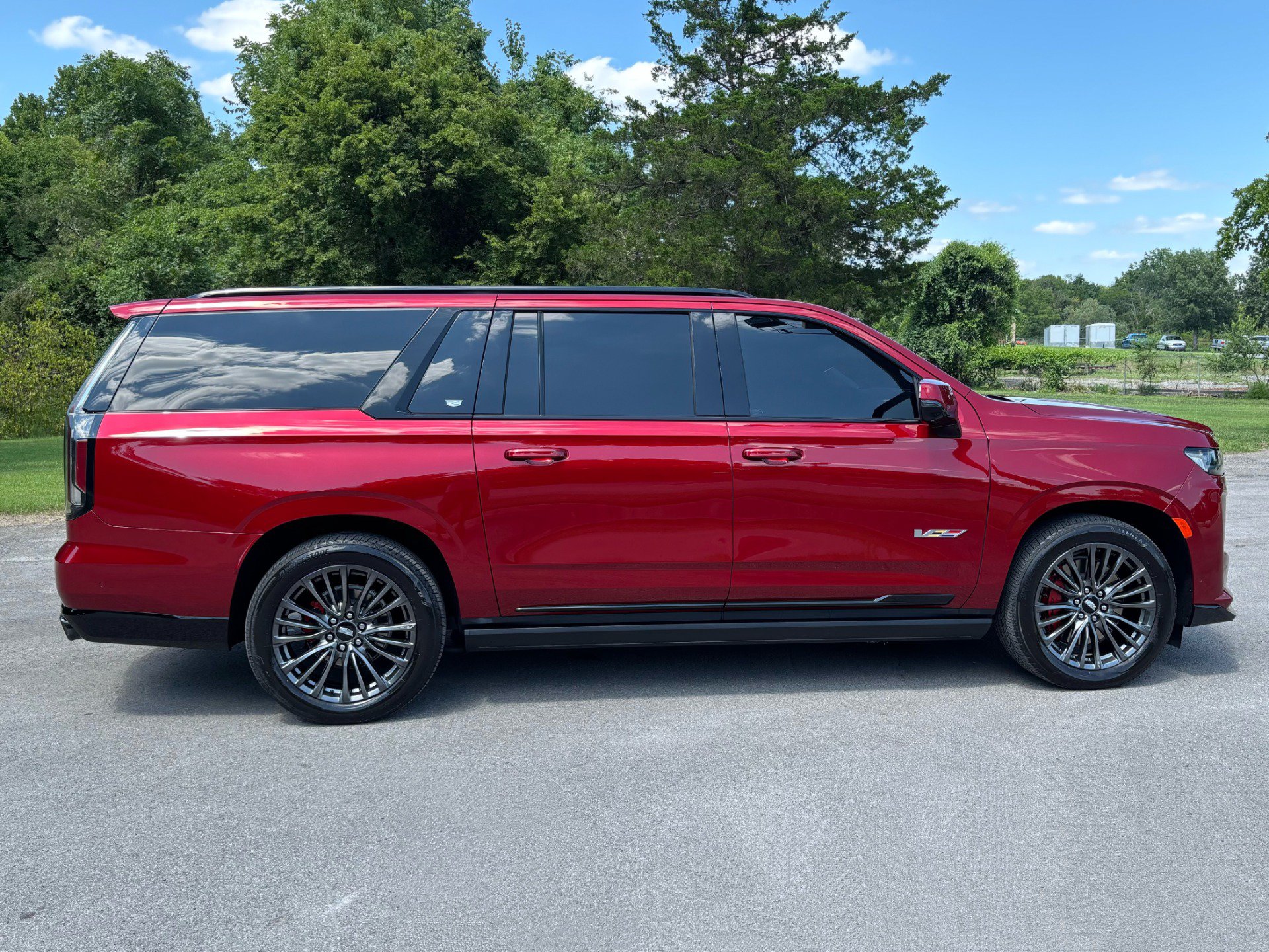 Used 2023 Cadillac Escalade ESV V AWD/4WD image 7