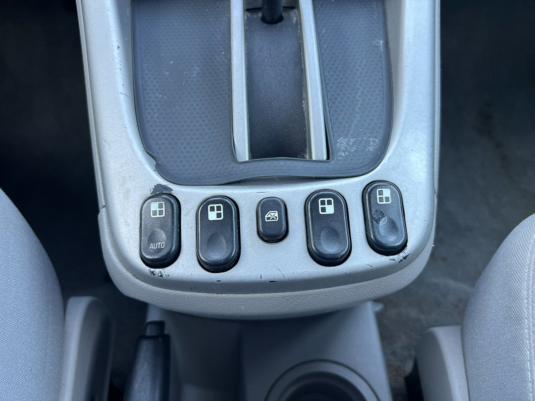 Used 2005 Chevrolet Equinox LS w/ Preferred Equipment Group image 16