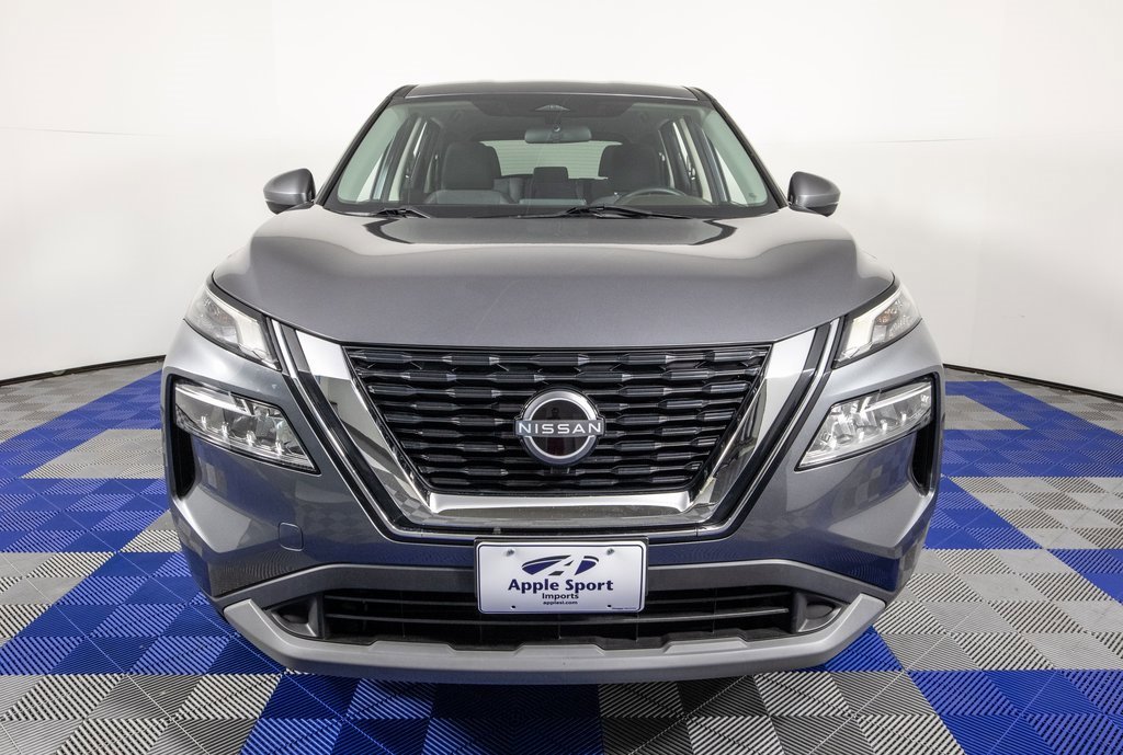 Used 2022 Nissan Rogue SV image 2