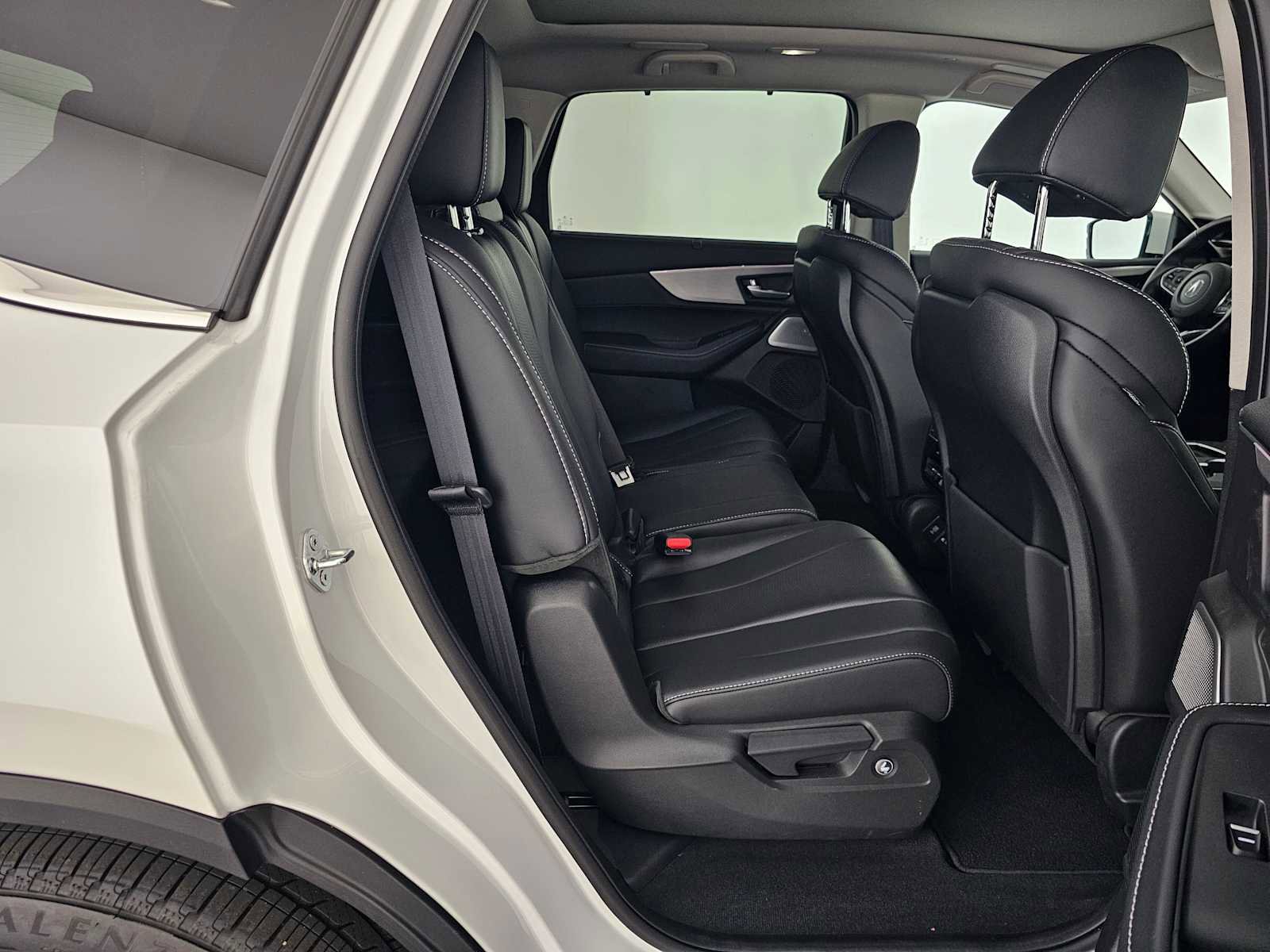 Used 2025 Acura MDX FWD w/ Technology Package image 12