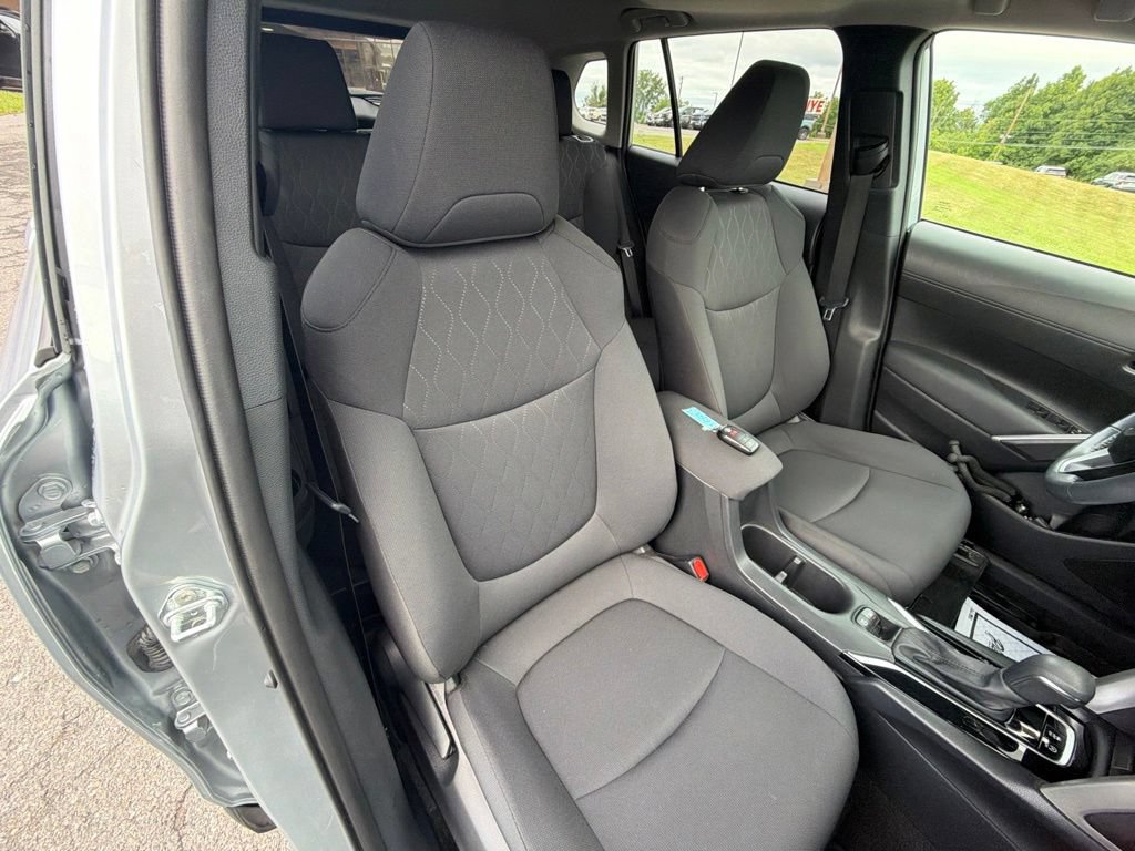 Used 2024 Toyota Corolla Cross LE w/ Moonroof Package AWD/4WD image 33