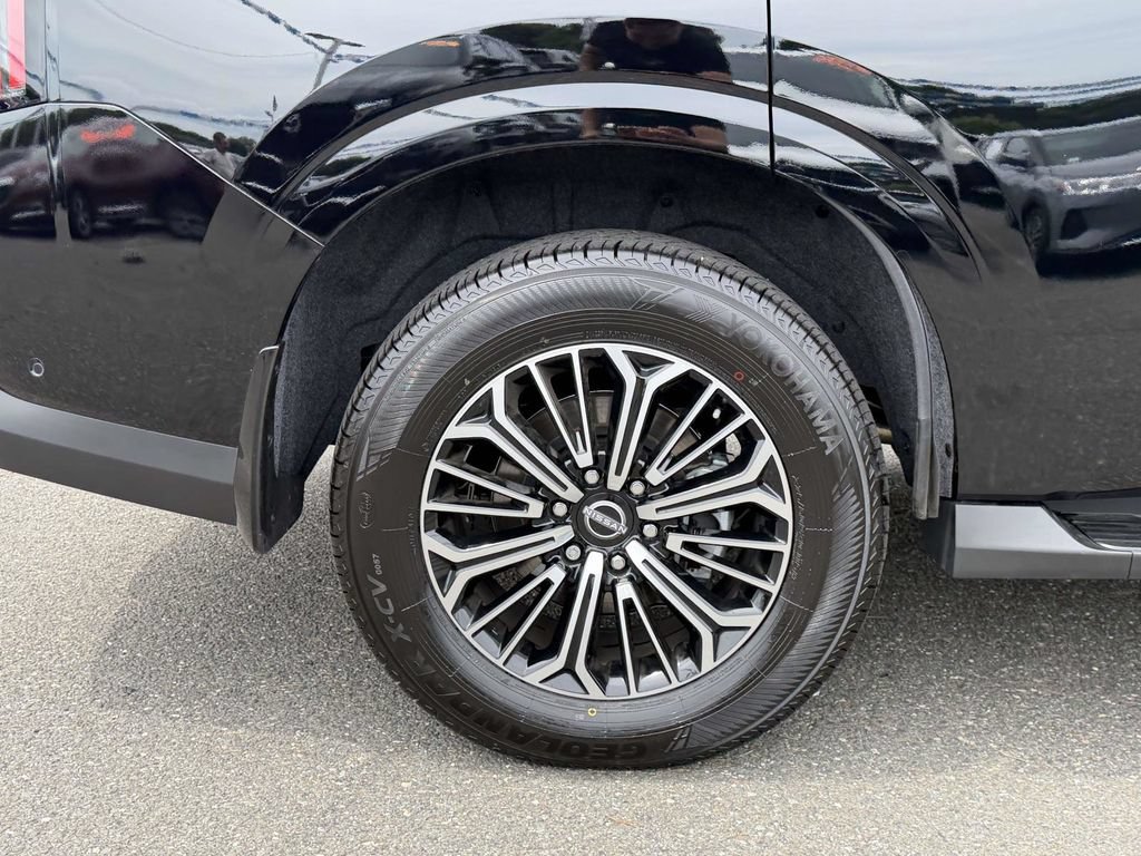Used 2025 Nissan Armada SL AWD/4WD image 11