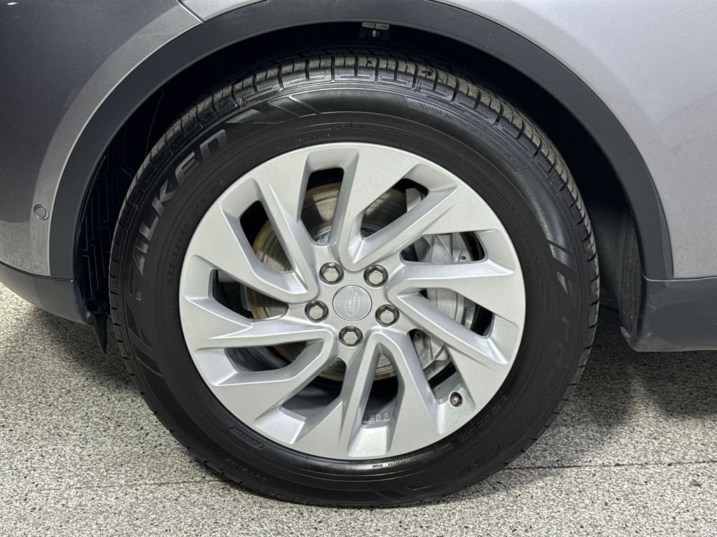 Used 2024 Land Rover Discovery S image 16