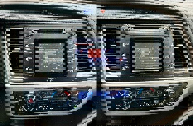 Used 2014 Toyota Highlander Plus image 29