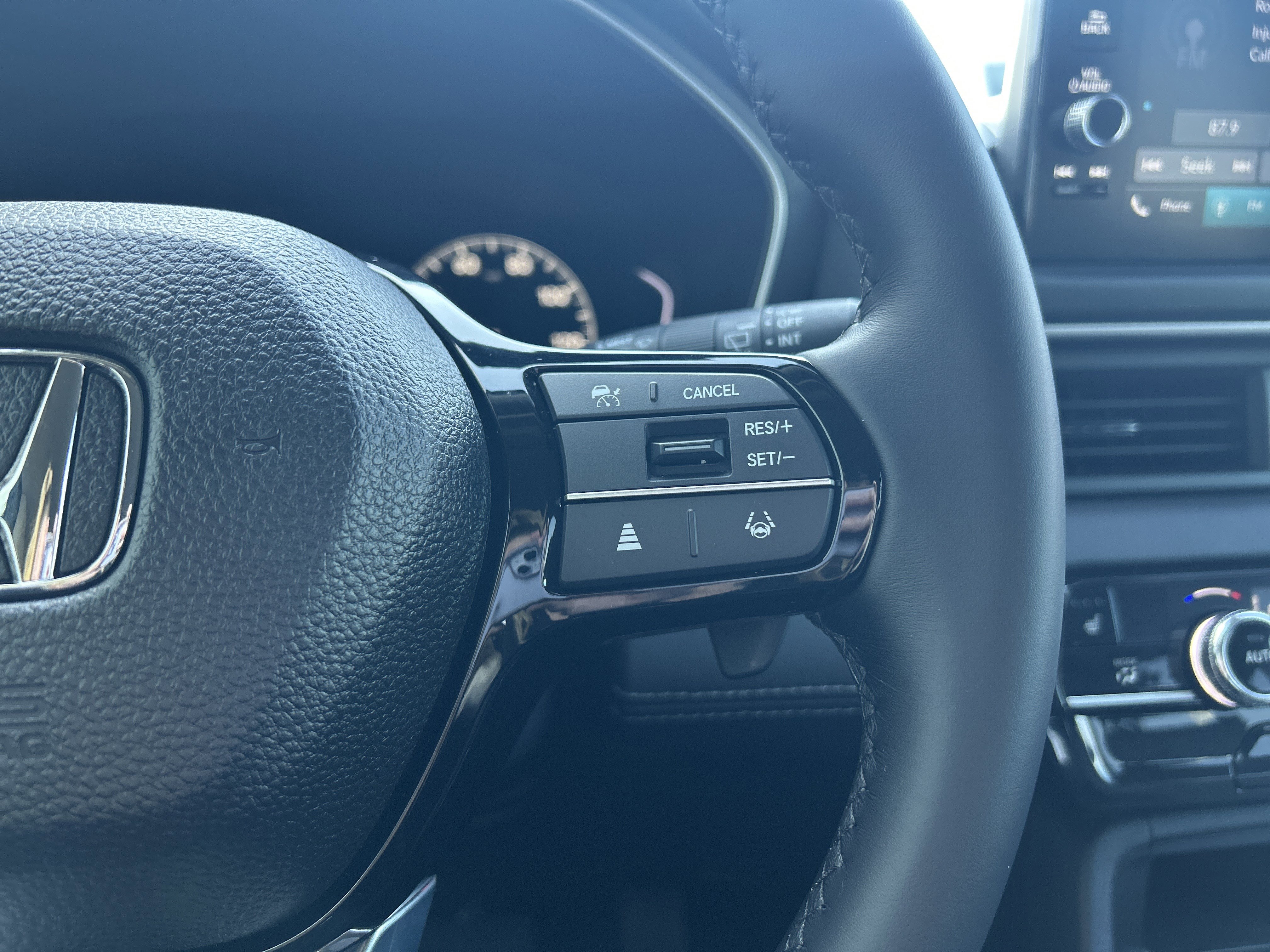 Used 2025 Honda Pilot EX-L image 10