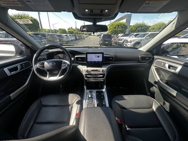 Certified 2023 Ford Explorer XLT w/ Equipment Group 202A AWD/4WD image 3