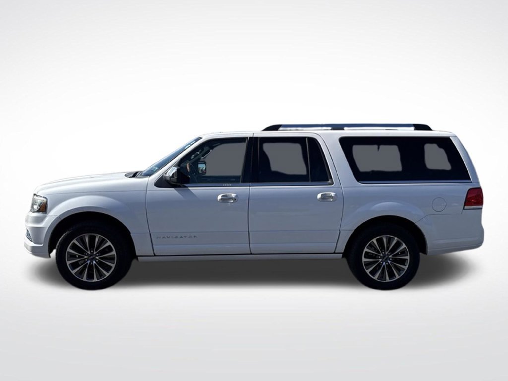 Used 2015 Lincoln Navigator L 4WD image 3