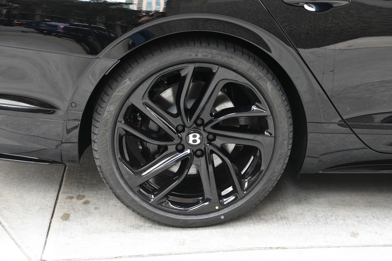 New 2025 Bentley Flying Spur Plug-In Hybrid image 24