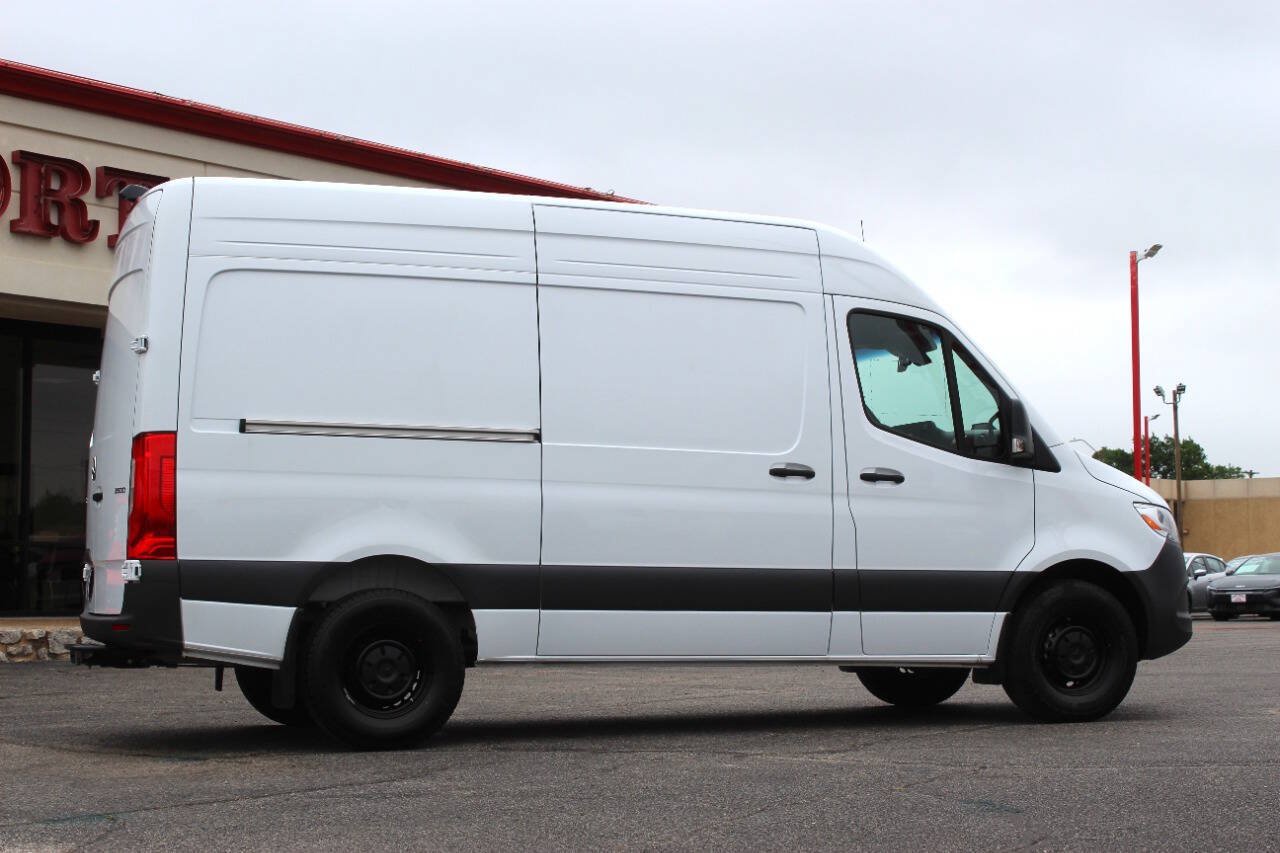 Used 2025 Mercedes-Benz Sprinter 2500 image 3