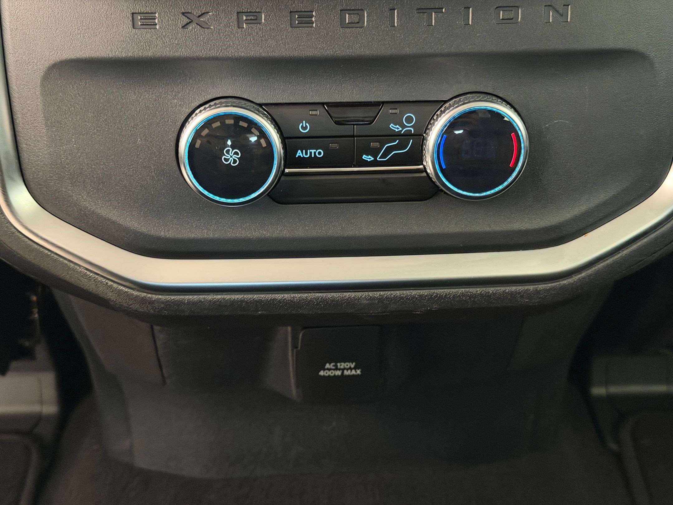 Used 2025 Ford Expedition Max Active AWD/4WD image 24